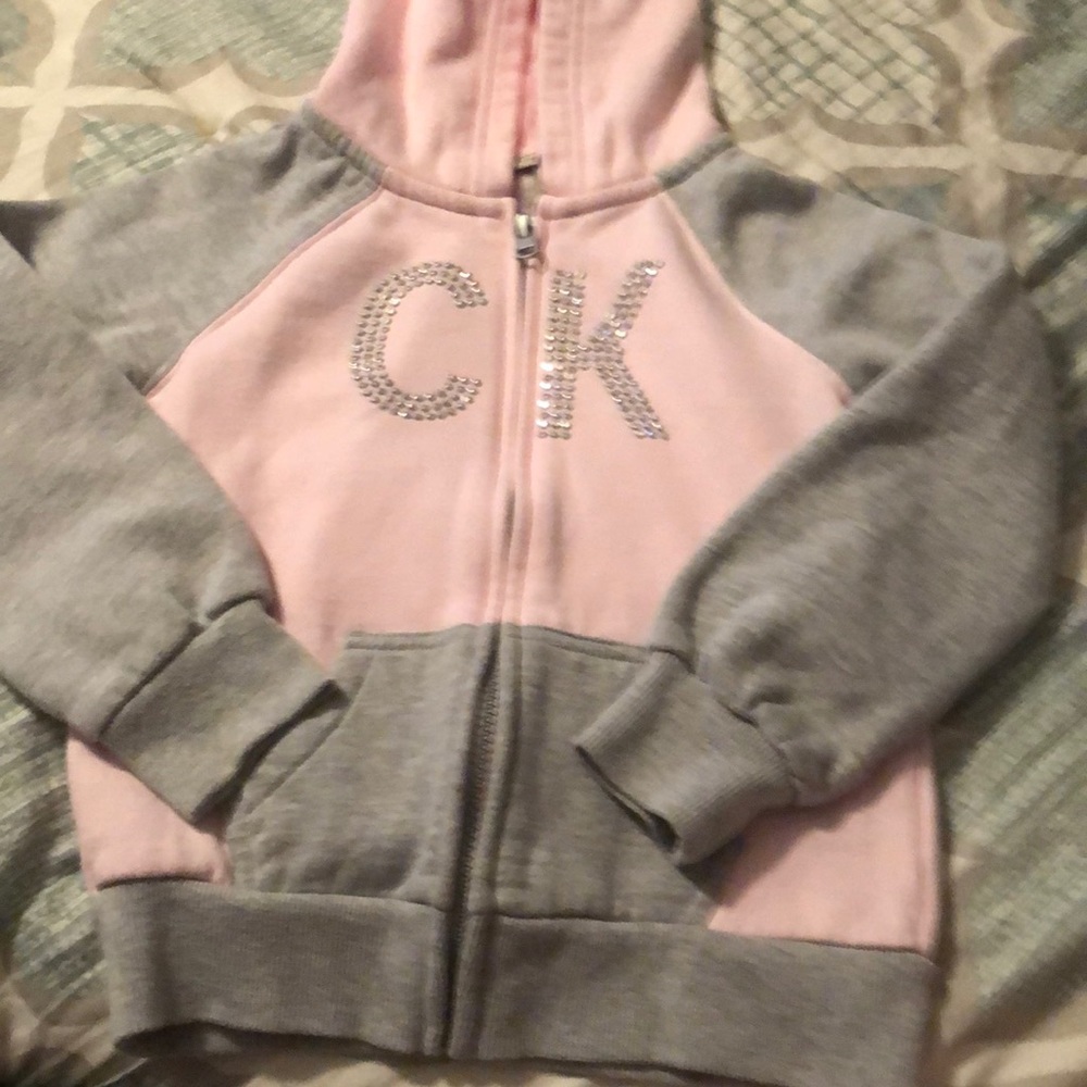 Hooded sweat shirt